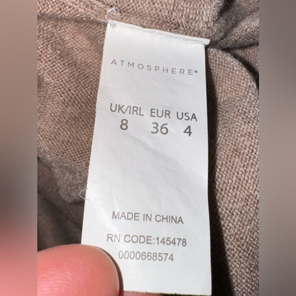 Atmosphere Acrylic V-neck Knit 4 - Picture 10 of 10